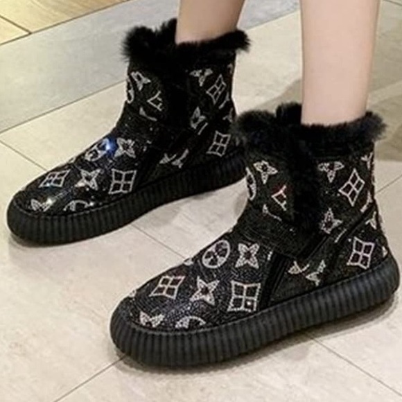 Louis Vuitton Snowdrop Swarovski Iridescent Faux Fur Designer Boots 8.5 8